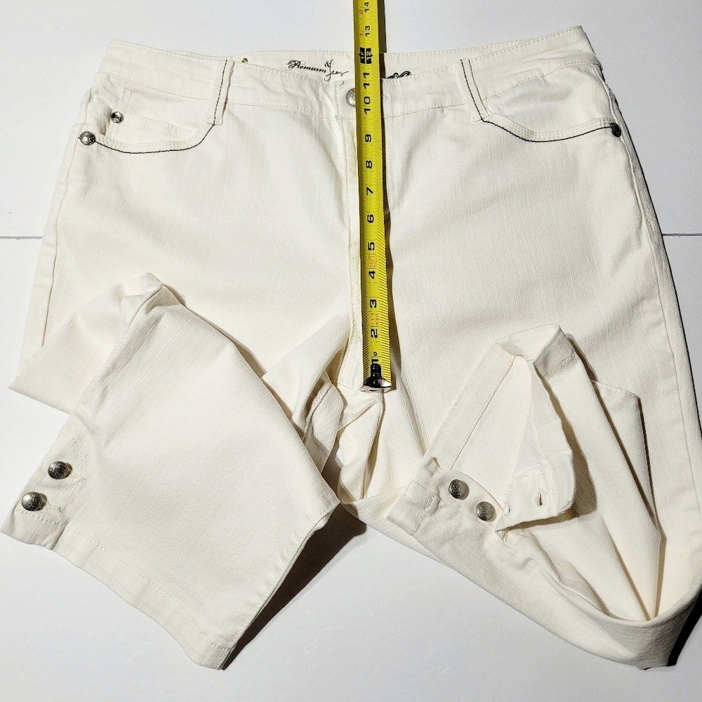 Style & Co. Premium Capris Jeans Soft White Embroidered & Rhinestones (14) - Picture 10 of 11